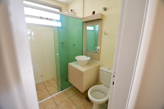 Banheiro de apartamento à venda com 1 quarto, 40m² em Centro, Campinas