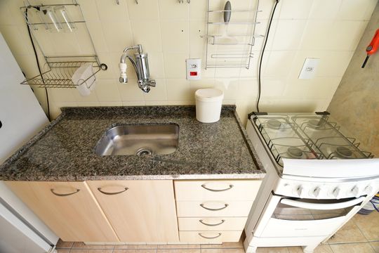 Cozinha de apartamento à venda com 1 quarto, 40m² em Centro, Campinas