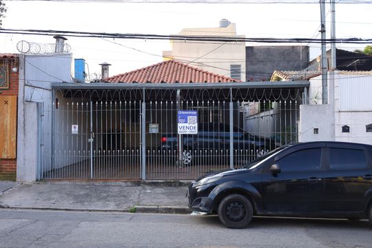 Fachada do imóvel - Placa GRANDE instalada no portão do imóvel dia 11.07.2026 - Código da placa: TZWM-1052 de casa à venda com 8 quartos, 265m² em Vila Sinha, São Paulo