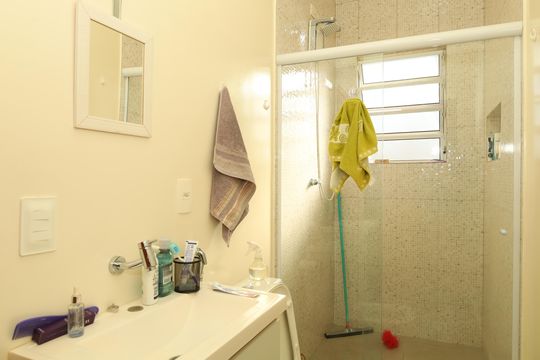 Banheiro 1 - Suíte de casa à venda com 8 quartos, 265m² em Vila Sinha, São Paulo