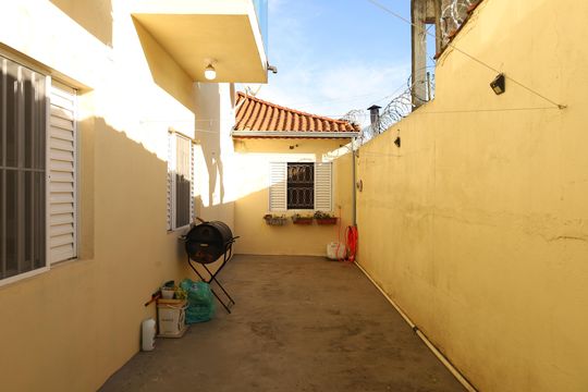 Quintal de casa à venda com 8 quartos, 265m² em Vila Sinha, São Paulo