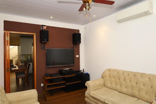 Casa à venda com 8 quartos, 265m² em Vila Sinha, São Paulo
