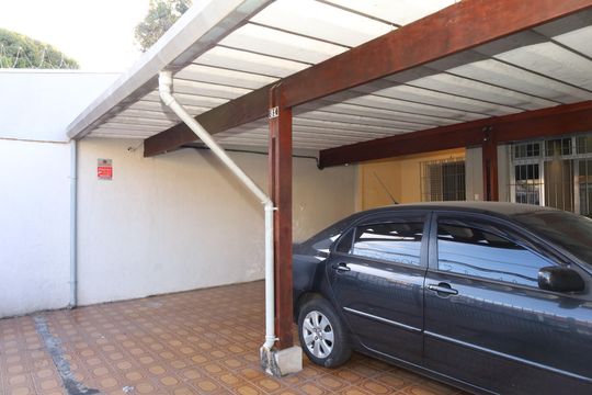 Garagem de casa à venda com 8 quartos, 265m² em Vila Sinha, São Paulo