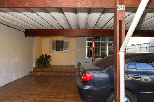 Garagem de casa à venda com 8 quartos, 265m² em Vila Sinha, São Paulo