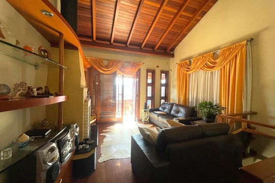 Casa à venda com 3 quartos, 213m² em Scharlau, São Leopoldo