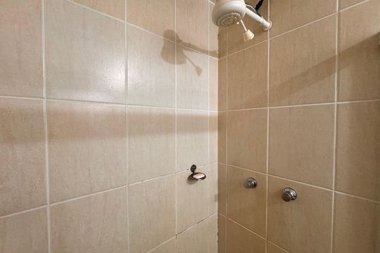 Suíte 1 - Banheiro de apartamento à venda com 4 quartos, 233m² em Recreio dos Bandeirantes, Rio de Janeiro