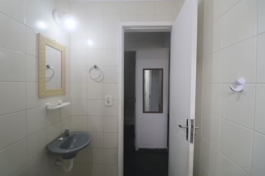 Banheiro Social de apartamento para alugar com 2 quartos, 97m² em Jardim Las Palmas, Guarujá