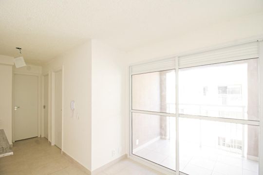 Apartamento para alugar com 2 quartos, 34m² em Parque Industrial Tomas Edson, São Paulo