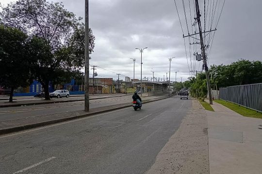 Vista da Rua de apartamento para alugar com 2 quartos, 46m² em Inhoaíba, Rio de Janeiro