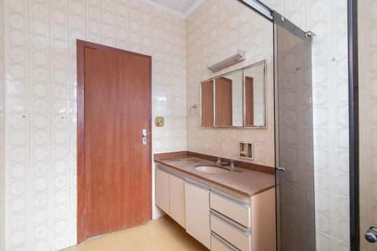 Banheiro 1 de casa à venda com 4 quartos, 325m² em Vila Ré, São Paulo