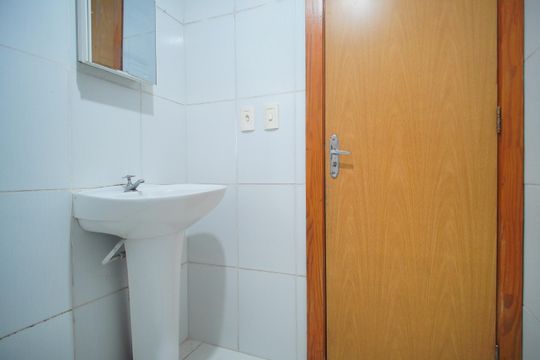 Banheiro de apartamento para alugar com 2 quartos, 48m² em Santos Dumont, São Leopoldo