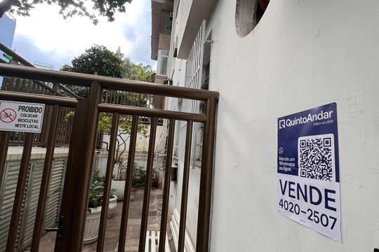 Placa  de apartamento à venda com 1 quarto, 40m² em Leblon, Rio de Janeiro