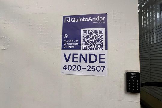 Placa  de apartamento à venda com 1 quarto, 40m² em Leblon, Rio de Janeiro