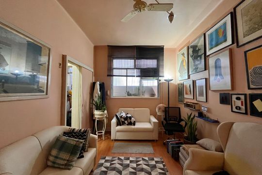 Sala  de apartamento à venda com 1 quarto, 40m² em Leblon, Rio de Janeiro