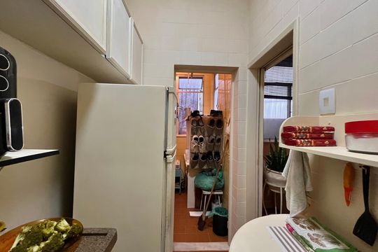 Cozinha  de apartamento à venda com 1 quarto, 40m² em Leblon, Rio de Janeiro