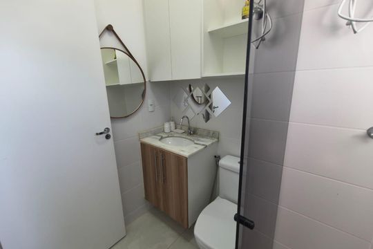 Banheiro da Suíte de casa de condomínio para alugar com 2 quartos, 84m² em Balneário Tropical, Paulínia
