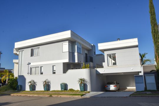 fachada lateral de casa de condomínio para alugar com 4 quartos, 322m² em Gramadão, Jundiaí
