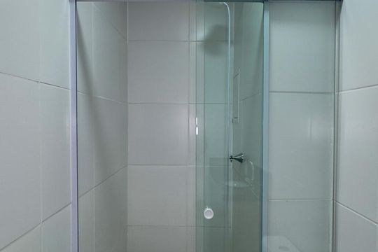 Banheiro de apartamento para alugar com 2 quartos, 33m² em Jardim Caravelas, São Paulo
