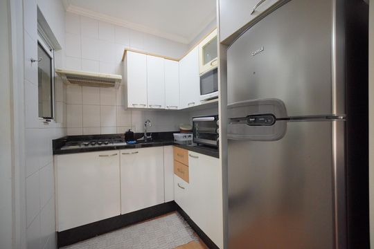 Cozinha de apartamento para alugar com 2 quartos, 76m² em Jurerê, Florianópolis