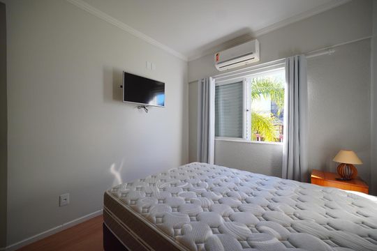 Suíte de apartamento para alugar com 2 quartos, 76m² em Jurerê, Florianópolis