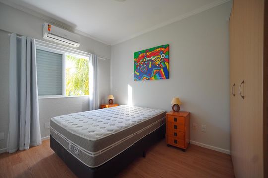 Suíte de apartamento para alugar com 2 quartos, 76m² em Jurerê, Florianópolis