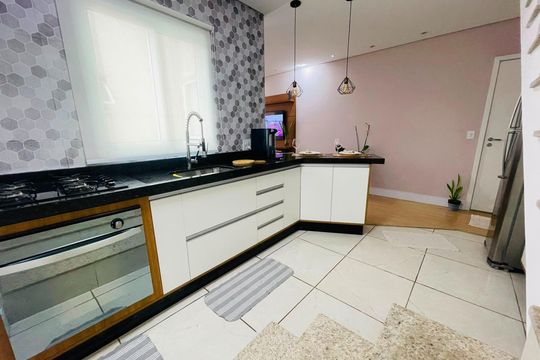 Cozinha de apartamento à venda com 2 quartos, 110m² em Jardim do Estádio, Santo André