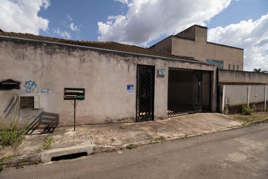 Fachada de casa à venda com 2 quartos, 350m² em Taguatinga Sul (Taguatinga) , Brasília