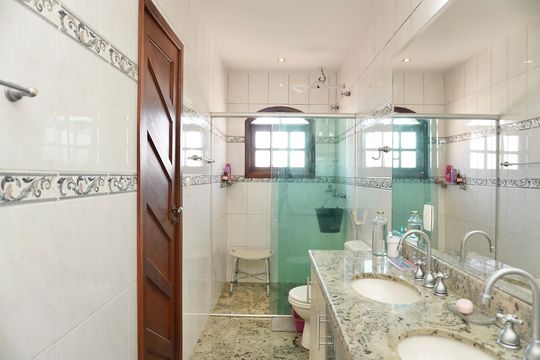 Suíte 1 - Banheiro de casa à venda com 5 quartos, 240m² em Santa Amelia, Belo Horizonte