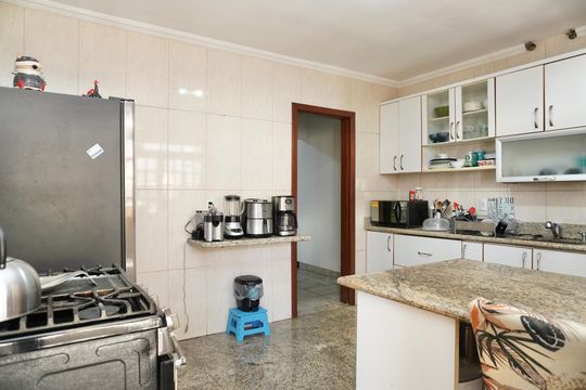 Cozinha de casa à venda com 5 quartos, 240m² em Santa Amelia, Belo Horizonte