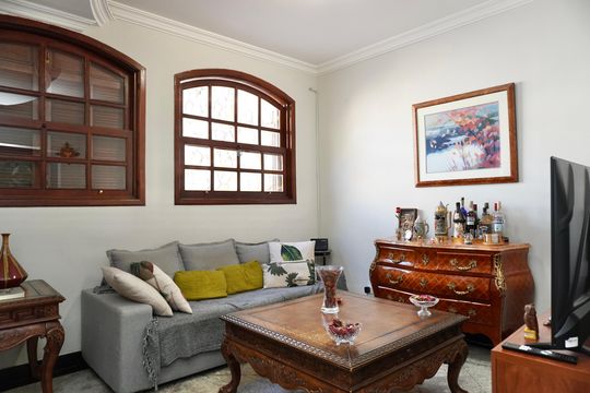 Casa à venda com 5 quartos, 240m² em Santa Amelia, Belo Horizonte