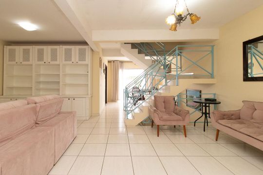 Casa à venda com 3 quartos, 230m² em Santa Felicidade, Curitiba