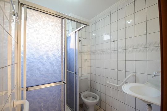 Banheiro de apartamento para alugar com 2 quartos, 62m² em Parque Pan Americano, São Paulo