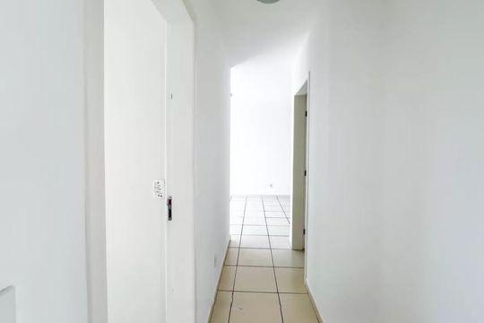Corredor de apartamento à venda com 3 quartos, 68m² em Vila Amaral, Belo Horizonte