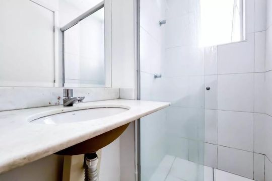 Banheiro de apartamento à venda com 3 quartos, 68m² em Vila Amaral, Belo Horizonte