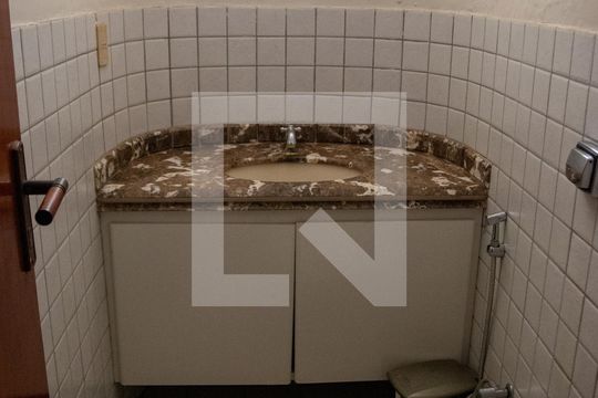 Casa à venda com 4 quartos, 240m² em Jardim Novo Mundo, Goiânia