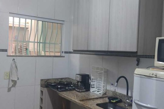 Cozinha de casa para alugar com 3 quartos, 80m² em Condomínio Porto Seguro, Rio das Ostras