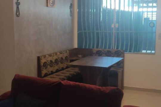 Sala de casa para alugar com 3 quartos, 80m² em Condomínio Porto Seguro, Rio das Ostras