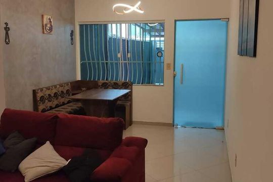 Sala de casa para alugar com 3 quartos, 80m² em Condomínio Porto Seguro, Rio das Ostras