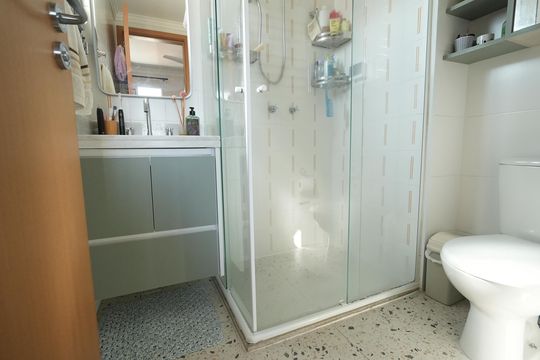 Banheiro da Suíte de apartamento para alugar com 2 quartos, 58m² em Parque das Nações, Santo André