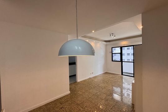 Sala de apartamento para alugar com 2 quartos, 74m² em Barra da Tijuca, Rio de Janeiro