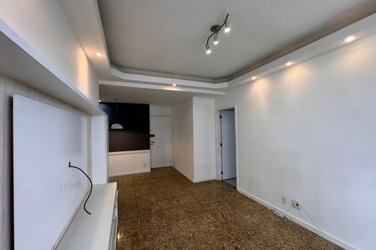 Sala de apartamento para alugar com 2 quartos, 74m² em Barra da Tijuca, Rio de Janeiro