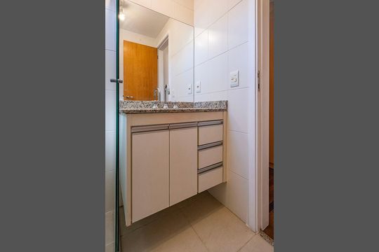 Banheiro de apartamento para alugar com 2 quartos, 67m² em Pinheiros, São Paulo