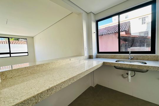 Cozinha de apartamento à venda com 2 quartos, 60m² em Anchieta, Belo Horizonte