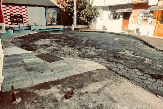Fachada de casa à venda com 2 quartos, 80m² em Alto do Pari, São Paulo