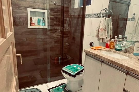 Banheiro de casa à venda com 2 quartos, 80m² em Alto do Pari, São Paulo