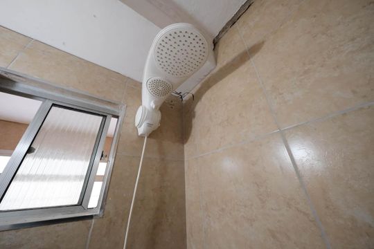 Banheiro social de apartamento para alugar com 2 quartos, 57m² em Artur Alvim, São Paulo