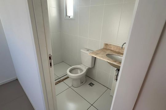 Banheiro de apartamento para alugar com 3 quartos, 76m² em Setor Coimbra, Goiânia