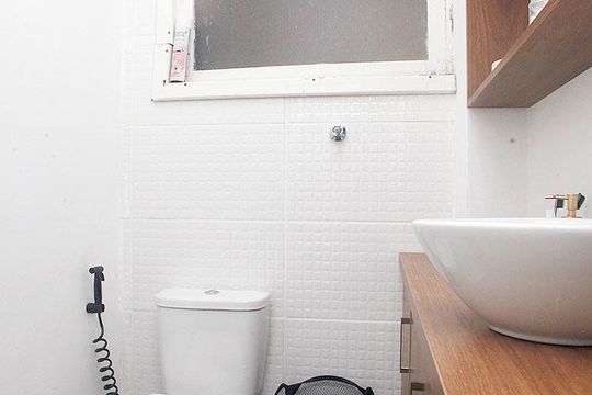 Banheiro de kitnet/studio para alugar com 1 quarto, 36m² em Centro Histórico, Porto Alegre