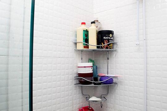 Banheiro de kitnet/studio para alugar com 1 quarto, 36m² em Centro Histórico, Porto Alegre