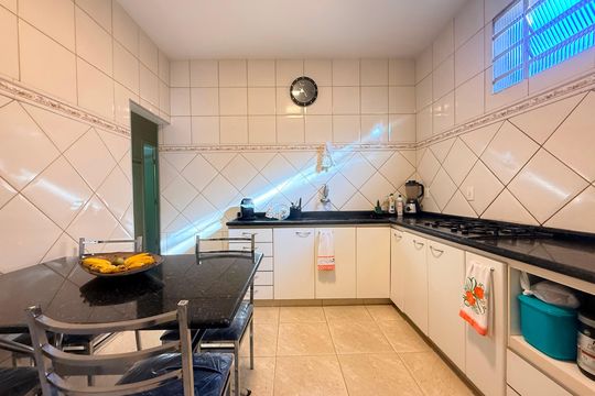Cozinha de casa à venda com 3 quartos, 300m² em Renascença, Belo Horizonte
